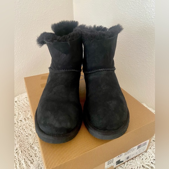 Black Short Ugg Boots - Picture 5 of 9